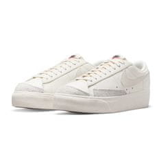 Nike Obuv krémová 40.5 EU Blazer Low Platform