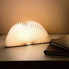 PIPPER. LED svietiaca kniha - farba dub - 16x21cm