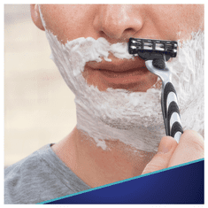 Gillette Mach3 hlavice do holiaceho strojčeka 8 ks + Sensitive gél na holenie 200 ml