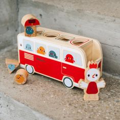 Lilliputiens drevený vkladací autobus so sliepočkou Paulette