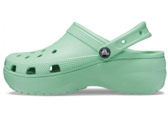 Crocs Classic Platform Clogs pre ženy, 37-38 EU, W7, Dreváky, Šlapky, Papuče, Jade Stone, Zelená, 206750-3UG