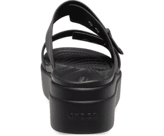 Crocs Brooklyn Buckle Low Wedge Sandals pre ženy, 42-43 EU, W11, Sandále, Šlapky, Papuče, Black, Čierna, 207431-001