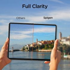 Spigen Ochranné Tvrdené Sklo Glas.Tr Slim iPad Air 4 / 5 / iPad Pro 11 Clear