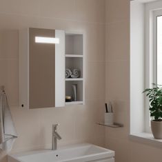 Petromila vidaXL Kúpeľňová zrkadlová skrinka s LED svetlom biela 45x13x52 cm