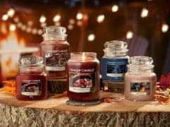 Yankee Candle Classic vonná sviečka v skle stredná Crisp Campfire Apples 411 g