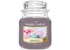 Yankee Candle Classic vonná sviečka v skle stredná Berry Mochi