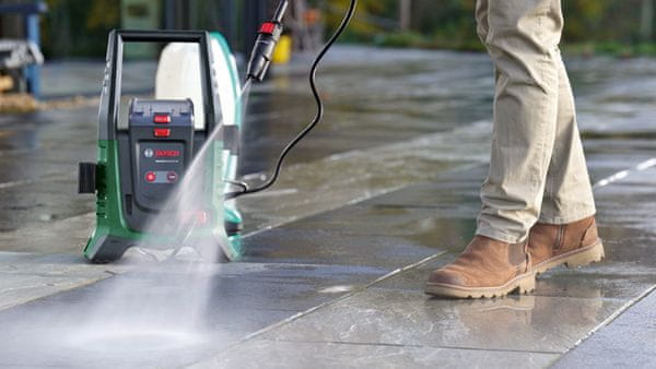 Bosch vysokotlaký akumulátorový čistič UniversalAquatak 36V-100, (holé nářadí + Compact Brush) (0.600.8C7.003)