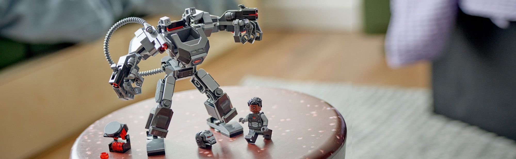 LEGO Marvel 76277 War Machine v robotickom obrnení