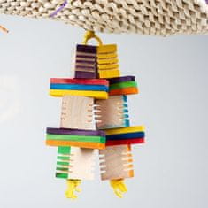 Duvo+ Závesná farebná hračka pre exoty s kockami z borovicového dreva, tkanej kukurice a zo skartovaného papiera M 36x19x40cm