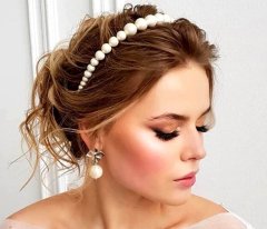 Camerazar Elegantná perlová čelenka do vlasov, biela, plastová, 14x12 cm