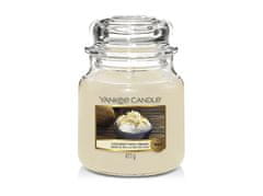 Yankee Candle Vonná sviečka Classic strednej Coconut Rice Cream 411 g