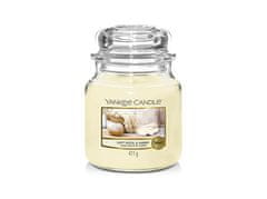 Yankee Candle Aromatická sviečka Classic stredná Soft Wool & Amber 411 g