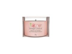 Yankee Candle Votívna sviečka v skle Fresh Cut Rose s 37 g