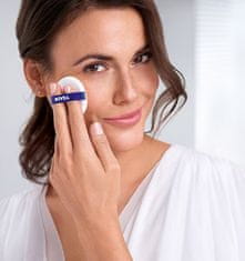 Nivea Ošetrujúci tónovací krém v hubičke 3 v 1 Hyaluron Cellular Filler 15 g (Odtieň 02 Medium)