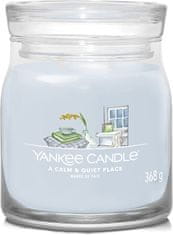 Yankee Candle Vonná sviečka Signature v sklenenej strednej nádobe a Calm & Quiet place 368g