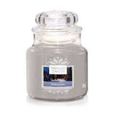 Yankee Candle Vonná sviečka Classic malý Candlelit Cabin 104 g