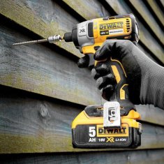 DeWalt Aku rázový uťahovák 1/4" 205 Nm, 18 V XR 2x 5,0 Ah