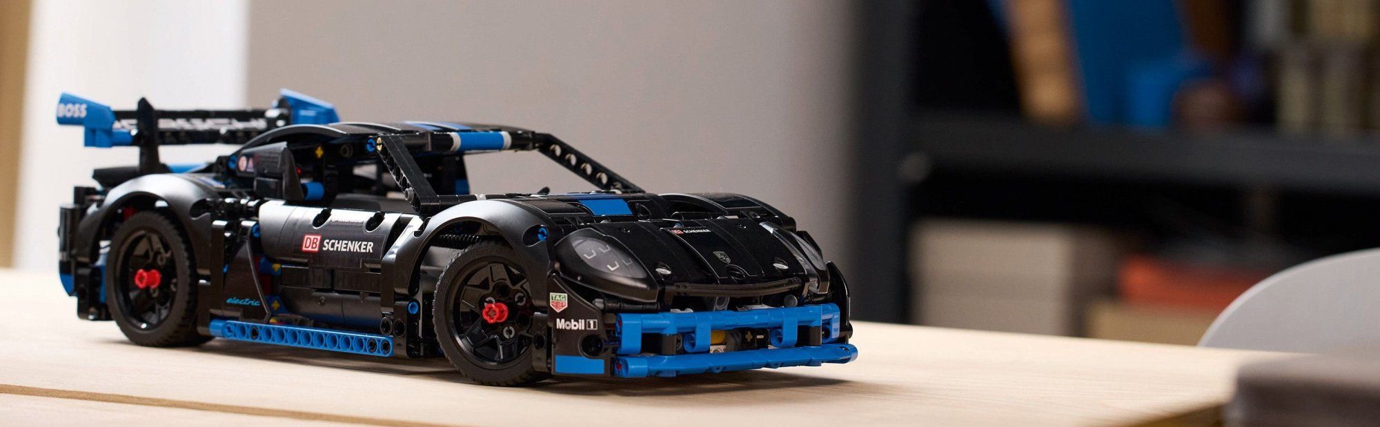 LEGO Technic 42176 Pretekárske auto Porsche GT4 e-Performance