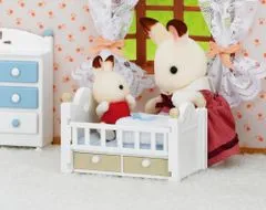 Sylvanian Families Baby králik v postieľke 2205