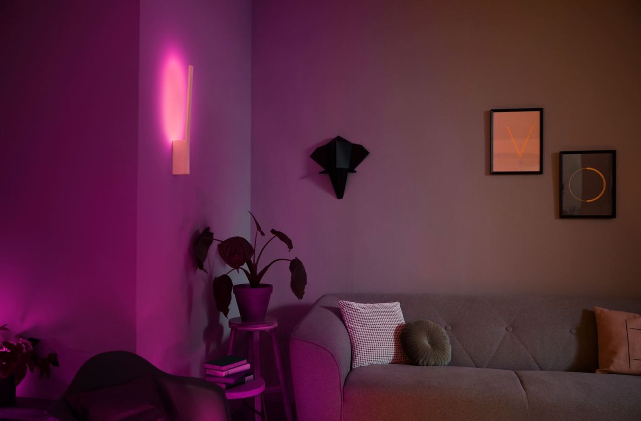 Stojaca lampa Philips Hue Liane 40902/30 / P7 Hue LED pásik