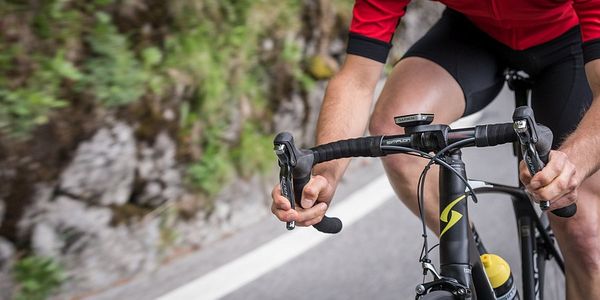 GPS navigácia na bicykel Garmin Edge 820, detekcia nehody, akcelerometer, správa o nehode, upozornenie na počasie