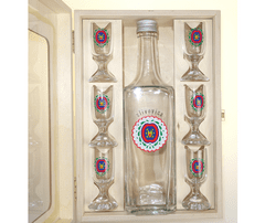 B. Bohemian Darčeková kazeta Elegán - SLIVOVICA (0,7 l + 6x 0,02 l)