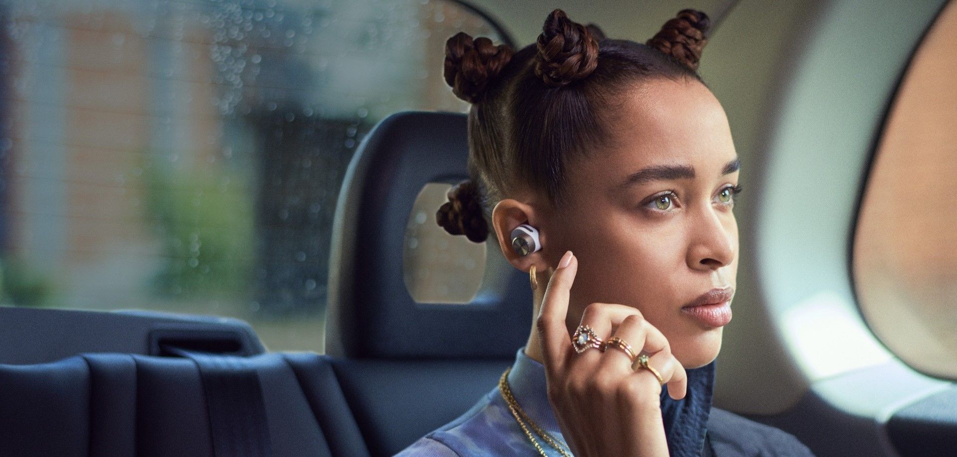  moderné štupľové slúchadlá Bowers & Wilkins pi7 bluetooth aptX usb-c bezdrôtové nabíjanie výdrž 4 h celkom 20 h vodeodolná potuodolná anc technológia potlačenie šumu príjemné v ušiach rýchlonabíjanie