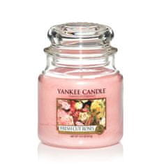 Yankee Candle FRESH CUT ROSES Stredná sviečka 411 g