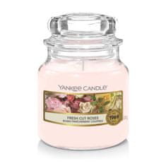 Yankee Candle vonná sviečka Fresh Cut Roses (Čerstvo narezané ruža) 104g