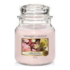 Yankee Candle vonná sviečka Fresh Cut Roses (Čerstvo narezané ruža) 411g