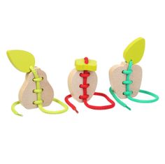 CUBIKA Ovocná sada - obsahuje 3 drevené navlekové hračky so 6 drevenými prvkami a 3 farebnými šnúrkami