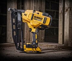 DeWalt Tyčová klincovačka do 16Ga 18V DCN660N