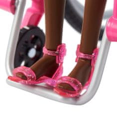 Barbie Modelka na invalidnom vozíku v overale so srdiečkami - 194 HJT14