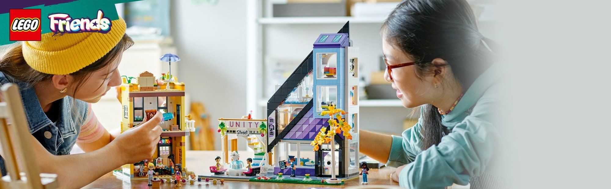 LEGO Friends 41732 Kvetinárstvo a dizajn štúdio v centre mesta